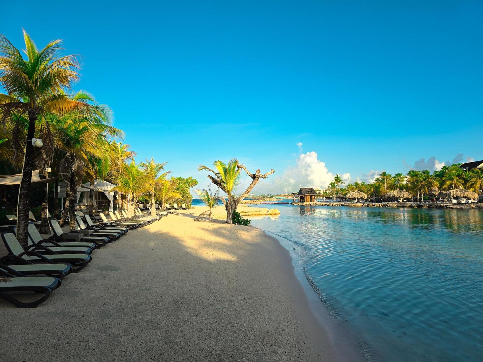 The Royal Sea Aquarium Resort Willemstad Exterior photo